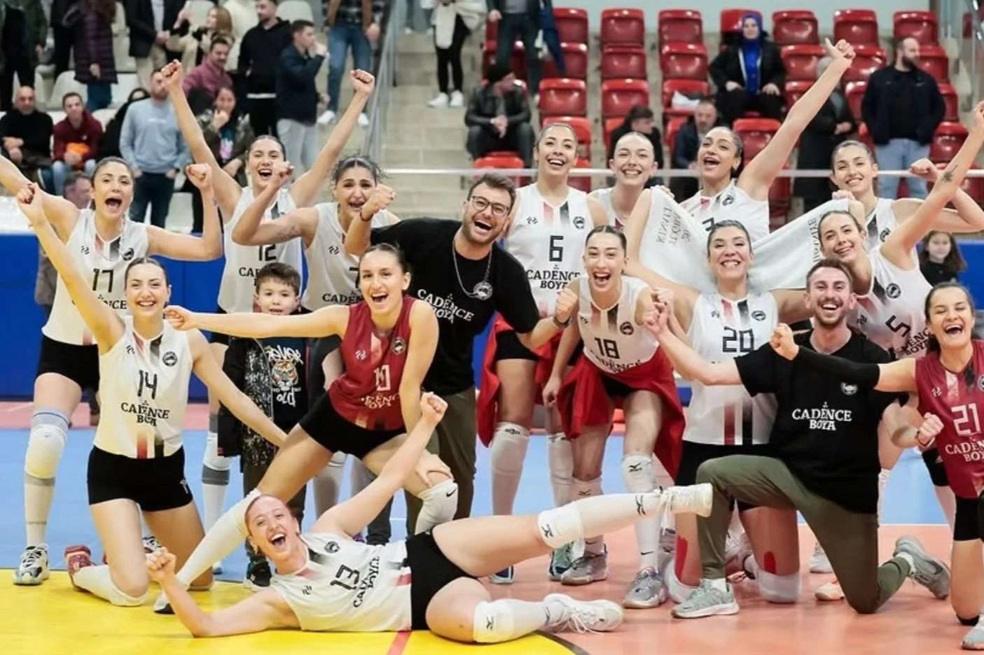 Gölcüklü voleybolcular Play Off