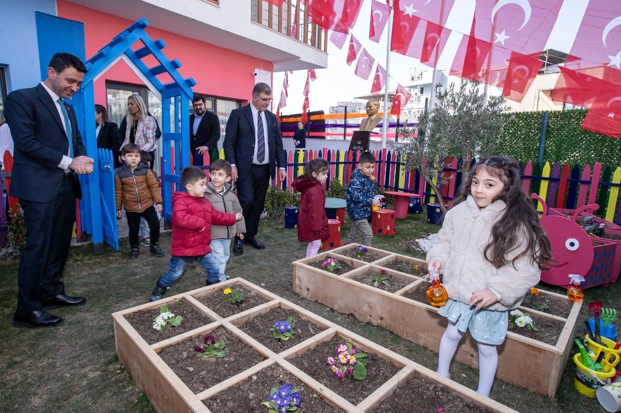 İzmir Büyükşehir miniklere 