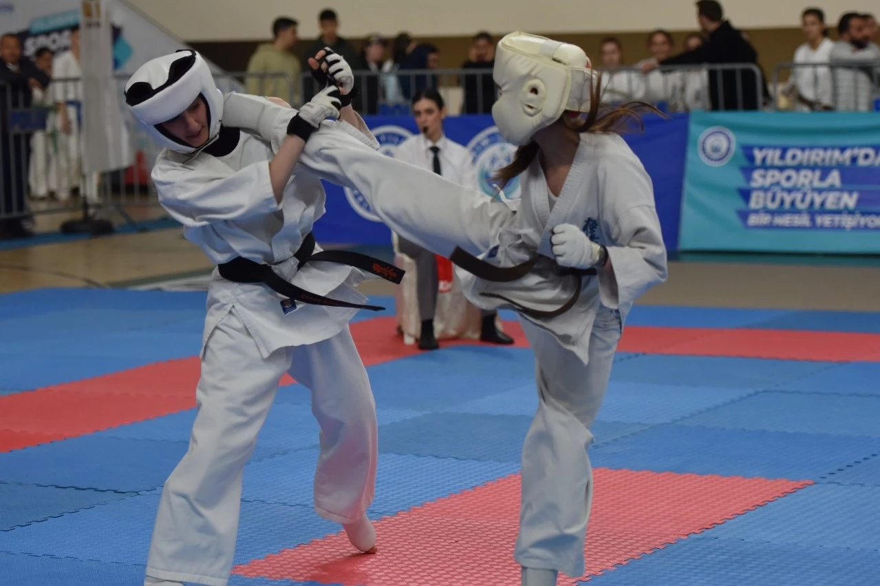 Bursa Yıldırım’da karate rüzgarı