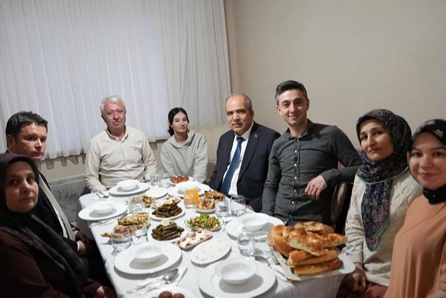 Erkan Aydın Ayaz ailesinin iftar sofrasına konuk oldu